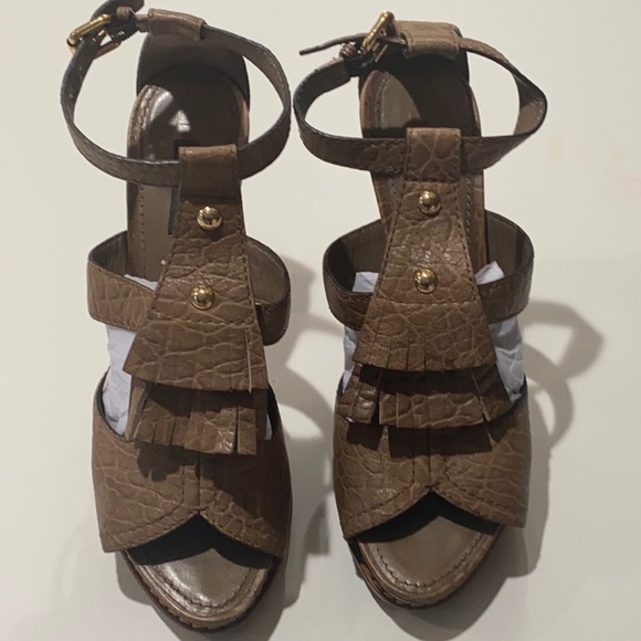 Louis Vuitton sandals - Picture 1 of 4